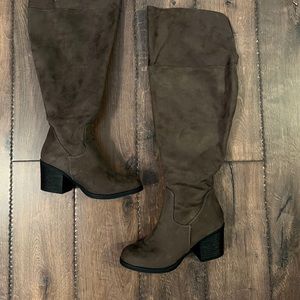 Journee wide calf boots